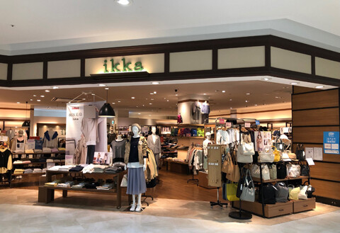 レディス・メンズ・キッズアパレルの販売スタッフ（ikka THE BEAUTIFUL LIFE GREEN STORE（イッカザビューティフルライフグリーンストア）　イオンモール川口前川店）の求人画像１